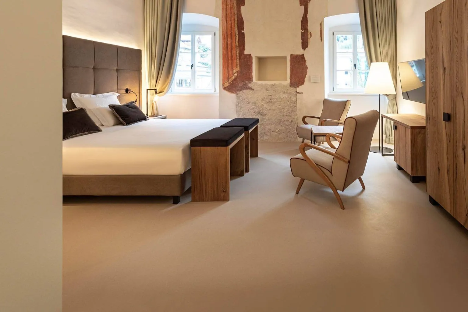 Schlafzimmer mit fugenlosem Mikrozement-Boden